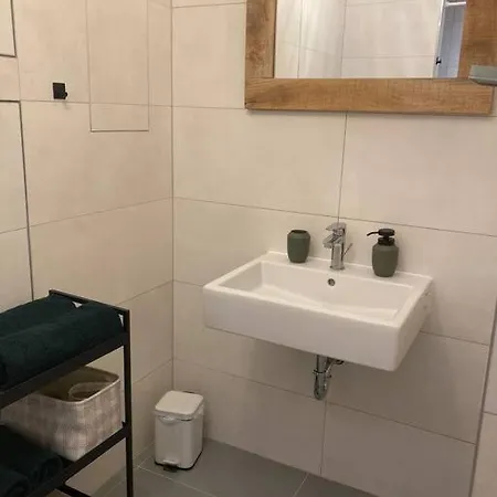 Komfortny A407 V Centre Nr, Bez Kuchyne, Parkovisko Zdarma * Nitra