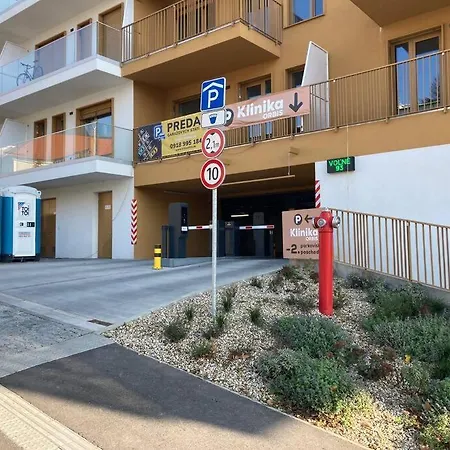 Komfortny A407 V Centre Nr, Bez Kuchyne, Parkovisko Zdarma * Nitra