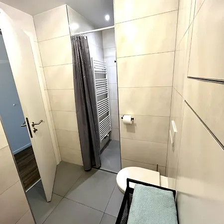 Komfortny A407 V Centre Nr - Parkovanie Zdarma - Bez Kuchyne Nyitra